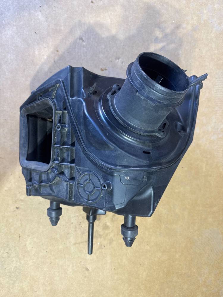 Корпус воздушного фильтра Audi A4, S4 B9 2018 8W0133835T — изображение 2