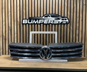 Решетка Volkswagen Touareg II 2014 7P6853651J 7P6853651K 7P6853651M