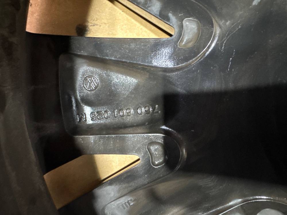 Диск колесо Volkswagen Touareg III 2023 760601025M