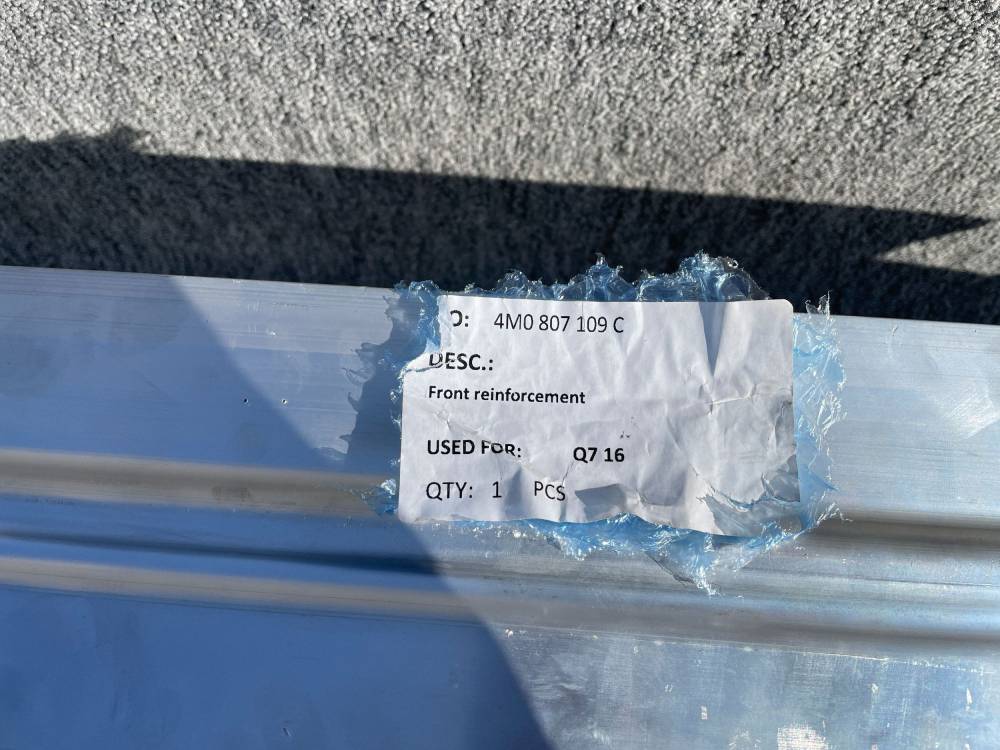 Усилитель бампера Centru Audi Q8 2024 4M0807109C — изображение 3