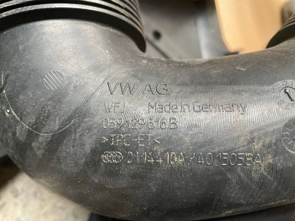 Корпус воздушного фильтра Audi Q7 4M 2025 4M0133837 059129616B — изображение 4