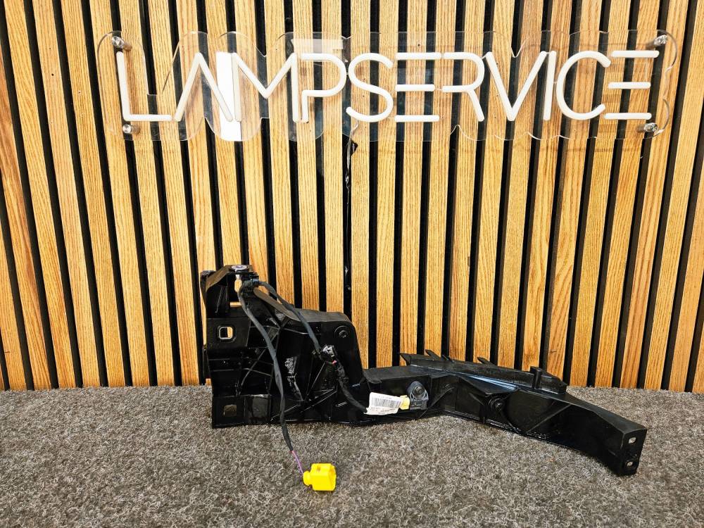 Кронштейн фары Audi Q8 2024 4M8805608D 4M8971677A 4K0973323